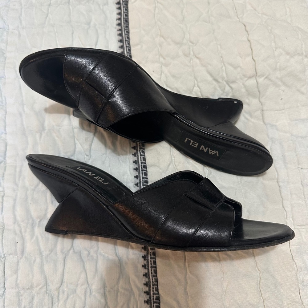 Van Eli Wedge Sandals Black Leather Architectural Heel Size 8.5 Fits Like 8